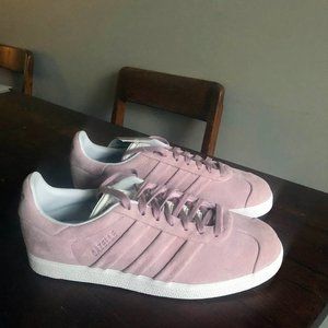 BNWT Adidas Gazelle Stitch and Turn sneakers